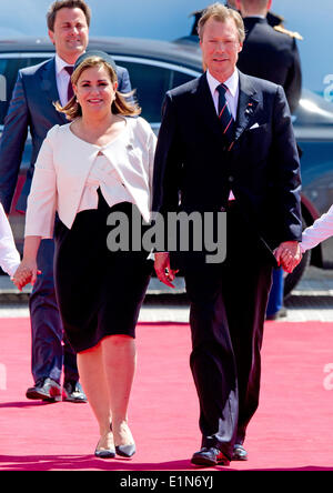 Normandy, France. 06th June, 2014. Grand Duke of Luxembourg Henri and Grand Duchess Maria Teresa during the 70th anniversary of the D-Day landings, on Sword beach, Ouistreham, Normandy, France, 06 June 2014. Credit:  dpa picture alliance/Alamy Live News Stock Photo