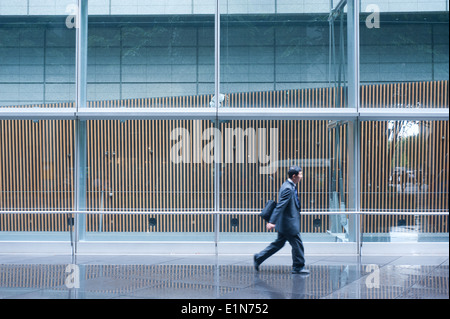 Tokyo Japan 2014 - Businessman walking Stock Photo