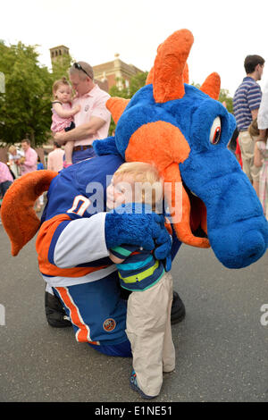156 Sparky The Dragon Photos & High Res Pictures - Getty Images