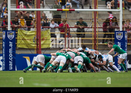 Chaco, Argentina. 07th June, 2014. Rugby Test Match Argentina versus Ireland during the Internationa friendly match at Estadio Centenario, Resistencia, Chaco, Argentina. Scrum down Credit:  Action Plus Sports/Alamy Live News Stock Photo