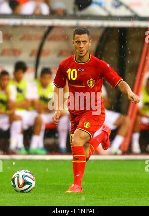 Brussels, Belgium. 7th June, 2014. Belgium's Eden Hazard controls the ball during a friendly soccer match against Tunisia in Brussels, on June 7, 2014. Belgium won 1-0. Credit:  Gong Bing/Xinhua/Alamy Live News Stock Photo
