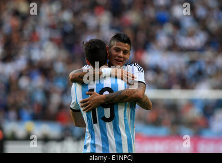 La Plata, Argentina. 7th June, 2014. Argentina's Ricardo Alvarez (front) celebrates after scoring with his teammate Marcos Rojo during the friendly match against Slovenia prior to the FIFA World Cup at Ciudad de La Plata Stadium, in La Plata, Argentina, on June 7, 2014. Credit:  Victor Carreira/TELAM/Xinhua/Alamy Live News Stock Photo