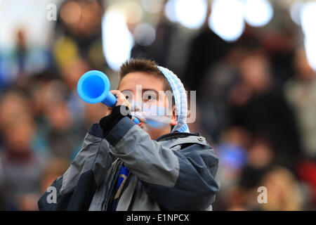 La Plata, Argentina. 7th June, 2014. An Argentina's fan cheers for the team during the friendly match against Slovenia prior to the FIFA World Cup at Ciudad de La Plata Stadium, in La Plata, Argentina, on June 7, 2014. Credit:  Victor Carreira/TELAM/Xinhua/Alamy Live News Stock Photo