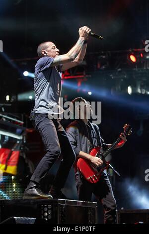 Nuerburg, Germany. 07th June, 2014. Frontman of the US american crossover band Linkin Park Chester Bennington (L) and guitarist Brad Delson perform at the rock music festival 'Rock am Ring' at Nuerburgring motorsports complex in Nuerburg, Germany, 07 June 2014. 'Rock am Ring' takes place for 29th and last time. Photo: Thomas Frey/dpa/Alamy Live News Stock Photo