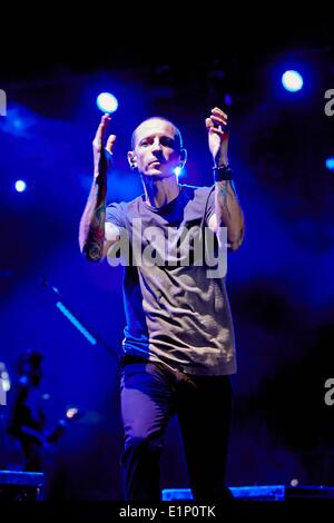 Nuerburg, Germany. 07th June, 2014. Frontman of the US american crossover band Linkin Park Chester Bennington performs at the rock music festival 'Rock am Ring' at Nuerburgring motorsports complex in Nuerburg, Germany, 07 June 2014. 'Rock am Ring' takes place for 29th and last time. Photo: Thomas Frey/dpa/Alamy Live News Stock Photo