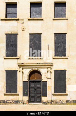 Disused, empty and derelict buidling on the corner of Pilcher Gate meets St Mary's Gate, Nottingham, England. Stock Photo