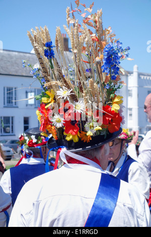 England, Suffolk, Aldeburgh. Brightly decorated hat of a traditional English Morris dancer with wheat and flowers of corn fields Stock Photo