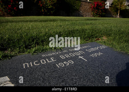 Lake Forest, California, USA. 09th June, 2014. Wilting flowers at the grave site of Nicole Brown Simpson at the Ascension Cemetery in Lake Forest, California, 20 years after her murder. At 12:10 a.m. on June 13, 1994, Nicole Brown Simpson and Ronald Goldman were found murdered outside Brown's Bundy Drive condo in the Brentwood area of Los Angeles. Suspicion quickly focused on her former husband, professional football player O. J. Simpson, who had beaten Nicole in the past and had no alibi. Credit:  ZUMA Press, Inc./Alamy Live News Stock Photo