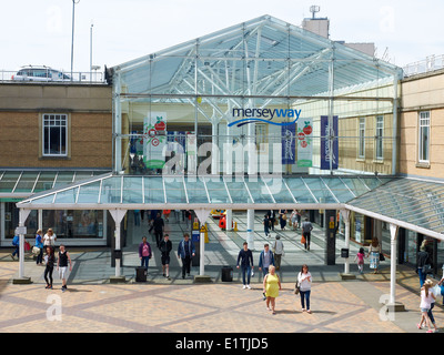 Entrance to Wellington Way shopping Centre, London Road, Waterlooville ...