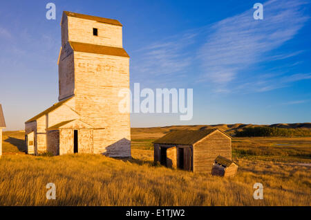 abandoned grain elevator, Thunder Creek, Saskatchewan, Canada Stock Photo