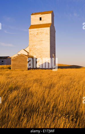 abandoned grain elevator, Thunder Creek, Saskatchewan, Canada Stock Photo