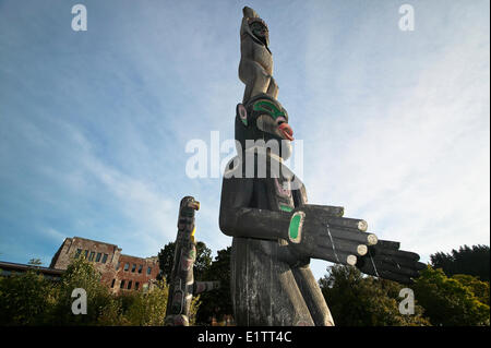 Beautiful examples of totem poles, Cormorant Island in the village of Alert Bay, Alert Bay, British Columbia, Canada Stock Photo