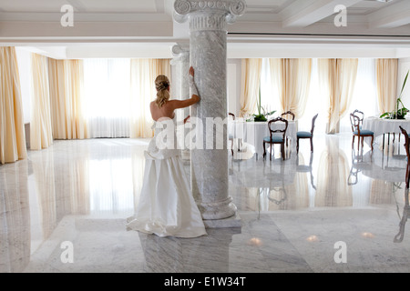 Italy, Liguria, Santa Margherita Ligure, Wedding at Imperiale Palace Hotel. The bride in a fashion pose Stock Photo