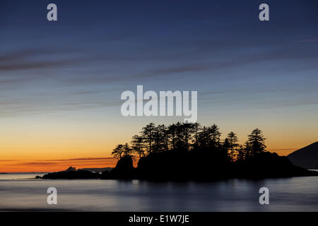 Dusk descends on Whaler Islet off the west coast of  Vancouver Island in Clayoquot Sound, British Columbia, Canada. Stock Photo