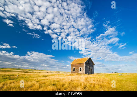 Abandoned farm house, near Admiral, Saskatchewan, Canada Stock Photo