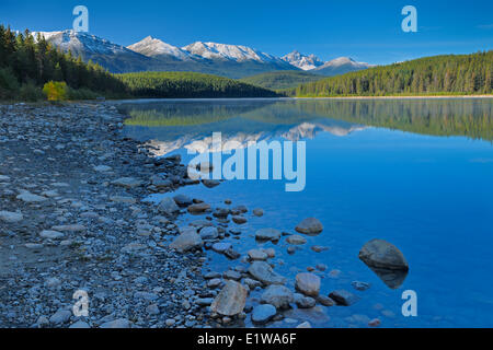 Patricia Lake and the Canadian Rocky Mountains, Jasper National Park, Alberta, Canada Stock Photo