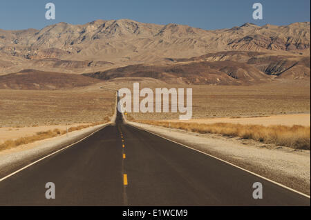 Highway 190, Death Valley National Park, California, USA Stock Photo