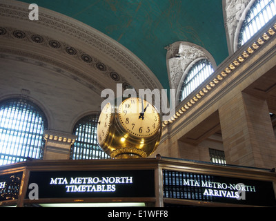 The iconic clock atop the information booth at Grand Central Station, New York, USA, May 30, 2014, © Katharine Andriotis Stock Photo