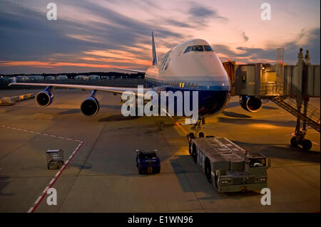 United Airlines Boeing 747 airliner at Narita International airport, Japan Stock Photo