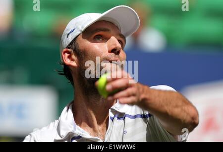 Croatian tennis player Ivo Karlovic in action during the match against Russian tennis player Michail Michailowitsch Juschny at the ATP tournament in Halle (Westphalia), Germany, 10 June 2014. Photo: OLIVER KRATO/dpa Stock Photo