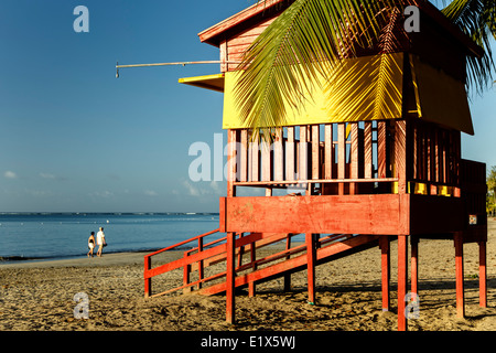 Lifeguard house and couple walking on beach, Luquillo Public Beach, Luquillo, Puerto Rico Stock Photo