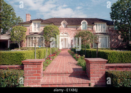 Jan. 30, 1999 - Beverly Hills, California, U.S. - Jack Benny's 2.5-acre Holmby Hills home across the street from Hugh Hefner's 'Playboy Mansion.' It is a 1927 Italian villa with a long, private driveway, a motorcourt for 30 cars, a chauffeur's quarters, a ballroom-size living room and rolling lawns. It was the last place the famous comedian lived. Benny died at the age of 80 in 1974. His wife of nearly 50 years, Mary Livingstone, lived there until she died at 77 in 1983. Then the house was sold in probate to a West Los Angeles businessman for about $3 million. (Credit Image: © Jonathan Alcorn/ Stock Photo