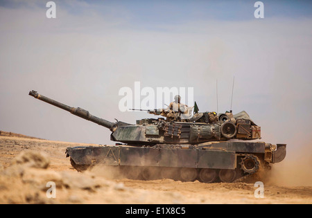 A US Marine Corps M1A1 Abrams battle tank assigned to the 22nd Marine Expeditionary Unit repositions during a live-fire exercise as part of Eager Lion May 30, 2014 in Jebel Petra, Jordan. Stock Photo