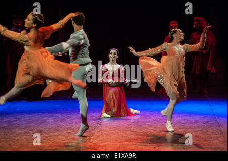 London, UK. 10th June, 2014. The English National Ballet presents the dress rehearsal for Romeo and Juliet starring Tamara Rojo and Carlos Acosta at the Royal Albert Hall Credit:  Piero Cruciatti/Alamy Live News Stock Photo