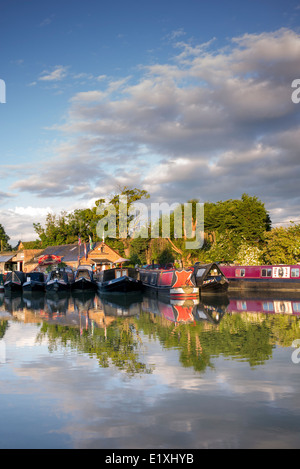 Narrowboats on the Grand Union Canal at sunrise. Blisworth, Northamptonshire, England. Stock Photo