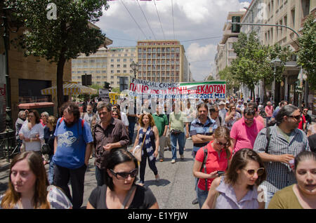 Greece. 11th June, 2014. Demonstrators march through Stadiou street on their way to the Greek parliament. A rally organized by unions marking one year since the sudden closure of state broadcaster ERT (Greek Radio-Television) by the government, The decision had stunned the nation and caused widespread reaction among the journalism community. © PACIFIC PRESS/Alamy Live News Stock Photo