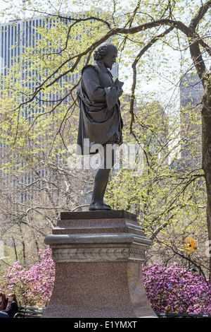 Bronze Sculpture of William Shakespeare, Central Park inSpring, NYC Stock Photo