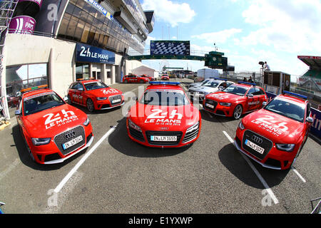 Le Mans, France. 10th June, 2014. Practise and fan day at the 24 Hours Le Mans motor racing. AMBIANCE SAFETY CARS Credit:  Action Plus Sports Images/Alamy Live News Stock Photo