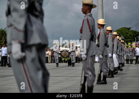 Manila, Philippines. 12th June, 2014. Philippine Vice President Jejomar Binay observes a wreathe laying ceremony at the Rizal Monument during ceremonies to mark Independence Day in Manila, Philippines, June 12, 2014. Filipinos celebrated their country's 116th Independence Day on Thursday, marking the end of three centuries of Spanish rule in 1898 Credit:  Ezra Acayan/NurPhoto/ZUMAPRESS.com/Alamy Live News Stock Photo