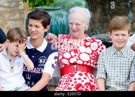 Cahors, France. 11th June, 2014. (L-R) Prince Henrik, Prince Nikolai, Queen Margrethe II. and Prince Christian of Denmark during the photo session on the occasion of Prince Henrik's 80th birthday at Chateau de Cayx in France, 11 June 2014. Credit:  dpa picture alliance/Alamy Live News Stock Photo