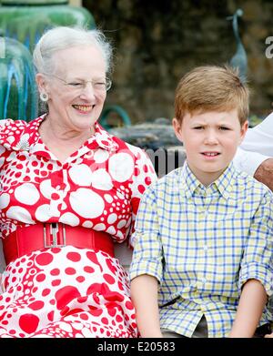 Cahors, France. 11th June, 2014. Queen Margrethe II. and Prince Christian of Denmark during the photo session with family members on the occasion of his 80th birthday at Chateau de Cayx in France, 11 June 2014. Credit:  dpa picture alliance/Alamy Live News Stock Photo