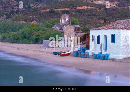 Traditional Greek tavern right on the beach Skoutari, near Gytheio port in Mani region, Peloponnese, Greece Stock Photo