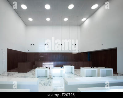 Palace of Justice, Amsterdam, Amsterdam, Netherlands. Architect: Claus + Kaan, 2013. Court room. Stock Photo