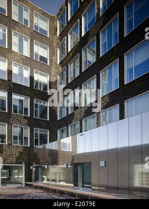 Palace of Justice, Amsterdam, Amsterdam, Netherlands. Architect: Claus + Kaan, 2013. Outdoor patio. Stock Photo