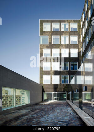 Palace of Justice, Amsterdam, Amsterdam, Netherlands. Architect: Claus + Kaan, 2013. Outdoor patio. Stock Photo