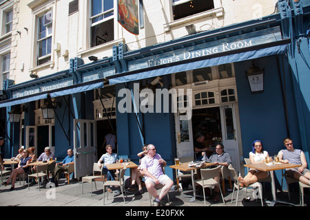 Duke of Wellington Pub on Corner of Elgin Crescent and Portobello Rd in London W11 - UK Stock Photo