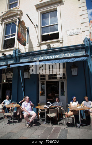 Duke of Wellington Pub on Corner of Elgin Crescent and Portobello Rd in London W11 - UK Stock Photo