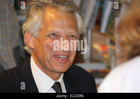Former French Prime Minister Dominique de Villepin signing copies of his book in a bookstore, Lyon, Rhone, Rhone Alpes, France. Stock Photo