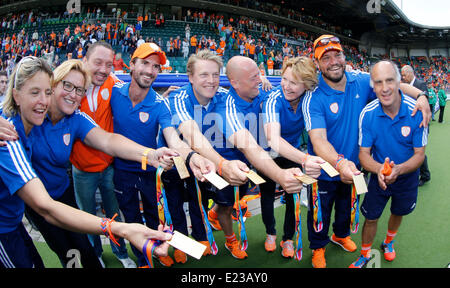 The Hague, Holland. 14th June, 2014. Rabobank Field Hockey World Cup finals for womens, Holland versus Australia. The Dutch coaching team Credit:  Action Plus Sports/Alamy Live News Stock Photo