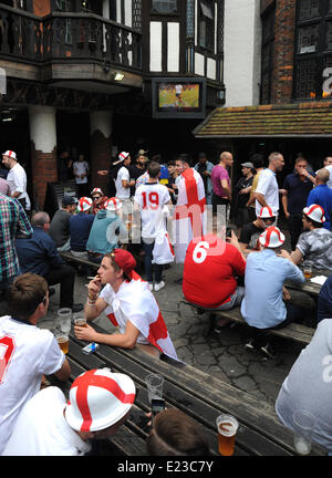 Brighton, Sussex, UK. 14th June, 2014. World Cup 2014 football fans at the King and Queen pub in Brighton tonight as they prepare for England's game against Italy later  Photograph taken by Simon Dack/Alamy Live News Stock Photo