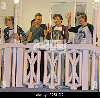 One Direction wave to fans on a balcony in Miami  Featuring: Niall Horan,Liam Payne,Louis Tomlinson,Harry Styles,One Direction Where: Miami, Florida, United States When: 14 Jun 2013 Stock Photo