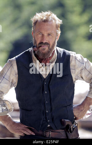 Kevin Costner (Devil' Anse Hatfield) in serie TV HATFIELDS AND McCOYS  (titre original: The Hatfields and the McCoys) - 2012  Featuring: Kevin Costner Where: United States When: 11 Oct 2011 Stock Photo