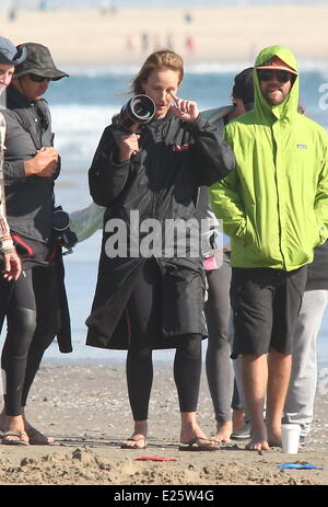 Helen Hunt filming and directing her new movie 'Ride' on Venice Beach. The film is about a mother who travels cross-country to California to be with her son after he decides to drop out of school and become a surfer.  Where: Los Angeles, Colifornia, United States When: 08 Aug 2013 Stock Photo