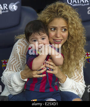 Shakira, along with her baby son and mother-in-law, watch her partner Gerard Pique in an FC Barcelona football match against Sevilla FC  Featuring: Shakira,Milan Pique Mebarak Where: Barcelona, Spain When: 14 Sep 2013 Stock Photo