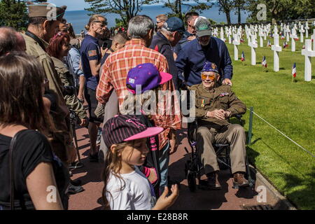 Colleville, Normandy, France. 5th June, 2014. A U.S. veteran of World War Two is wheeled through the Normandy American Cemetery and Memorial in Colleville, Normandy, France, June 5, 2014. Thousands of people visited the region to commemorate the invasion's anniversary. This year marks the 70th anniversary of the landings that liberated France and ended the war in Europe. © Bill Putnam/ZUMA Wire/ZUMAPRESS.com/Alamy Live News Stock Photo