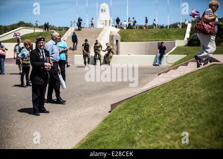 Normandy, France. 6th June, 2014. A British military veteran of D Day waits to talk with tourists at Utah Beach in Normandy, France, June 6, 2014. This year marks the 70th anniversary of D Day. Thousands of people visited the region to commemorate the invasion's anniversary. This year marks the 70th anniversary of the landings that liberated France and ended the war in Europe. © Bill Putnam/ZUMA Wire/ZUMAPRESS.com/Alamy Live News Stock Photo